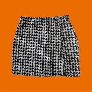 Houndstooth Printed Mini Skirt